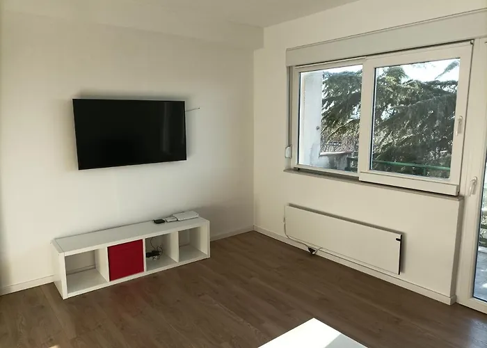 Pecine Apartment *